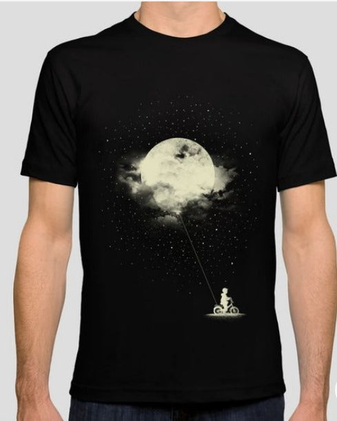 تي شيرت رجالي بقصّة عادية مطبوع عليه Moon Night من Boldbasics